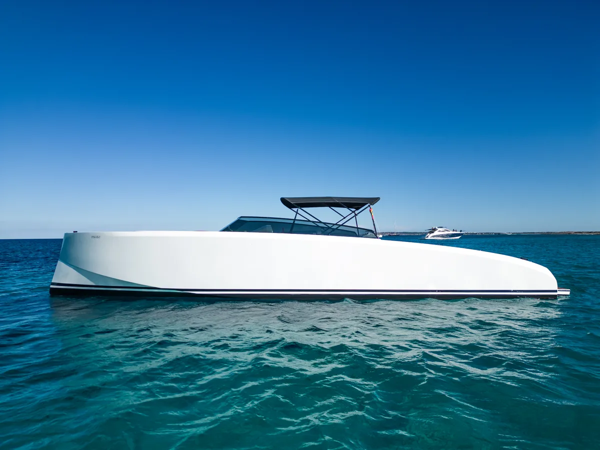 Vanquish 43 — Photo 2