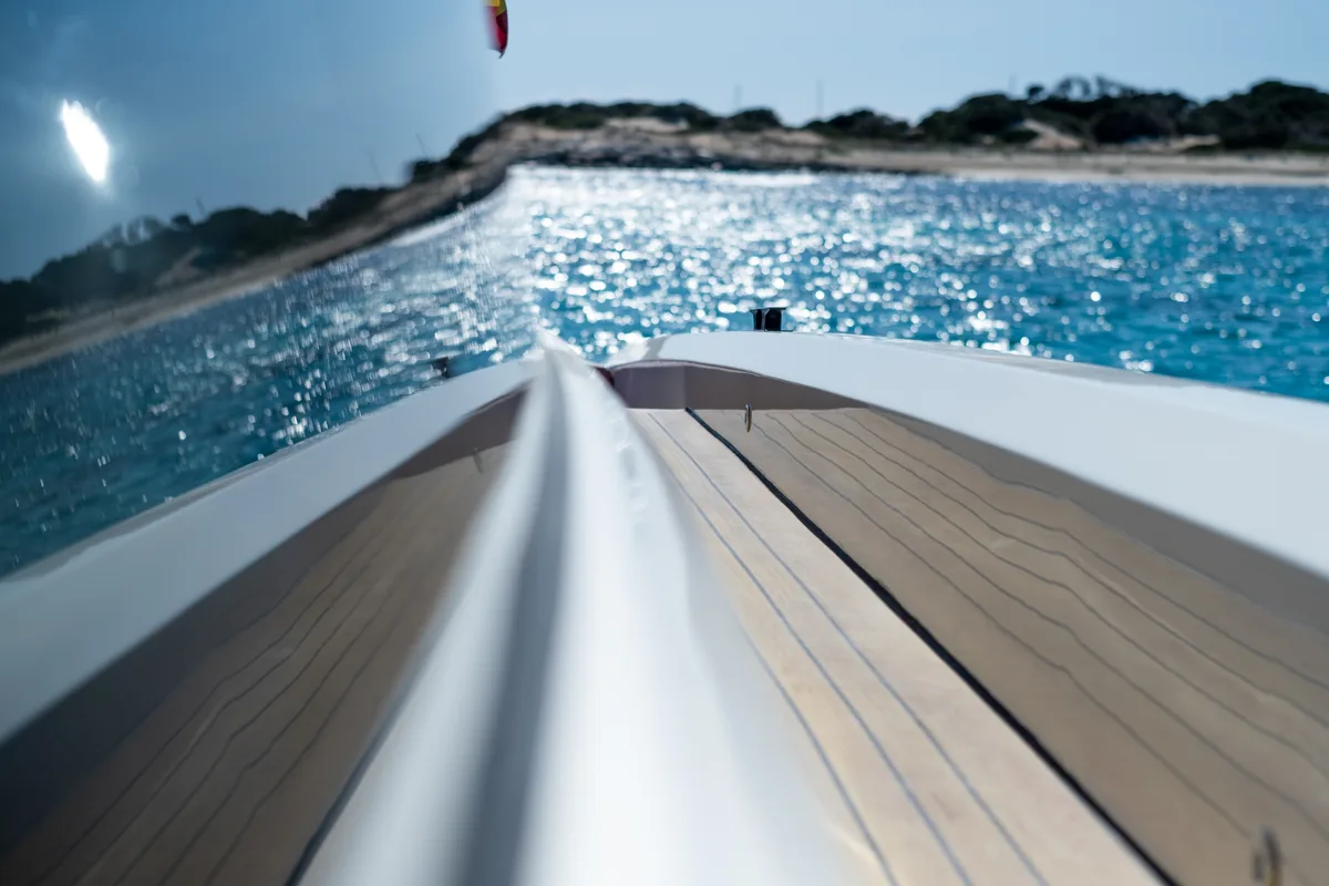 Vanquish 43 — Photo 5